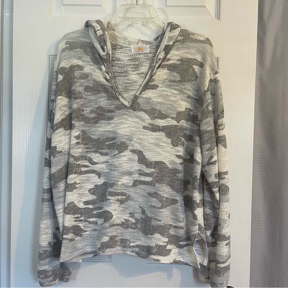 Gray Knit Sweater Hoodie Lightweight Stretch Camouflage V Neck Casual Beachy
